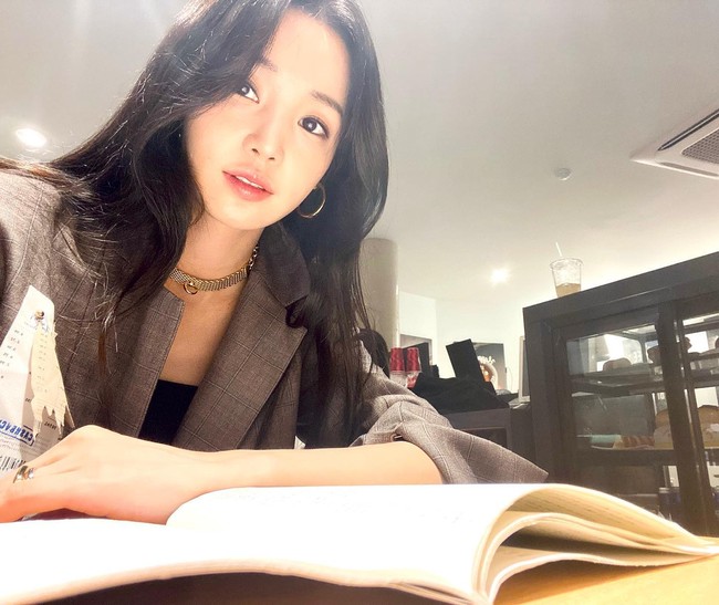 Nam Gyu Ri pun disebut punya wajah paling baby face, tidak disangka usianya hampir menginjak 40 tahun. Foto: Instagram Nam Gyu Ri
