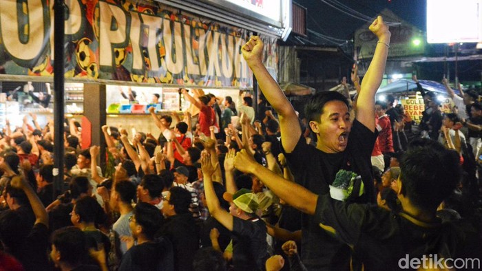 Nobar Indonesia vs Filipina di Surabaya