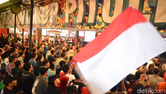 Nobar Timnas Indonesia di Surabaya