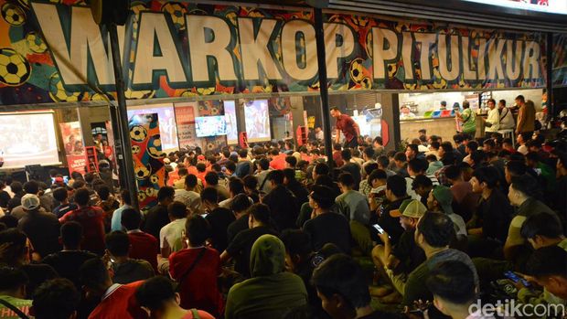Nobar Timnas Indonesia di Surabaya