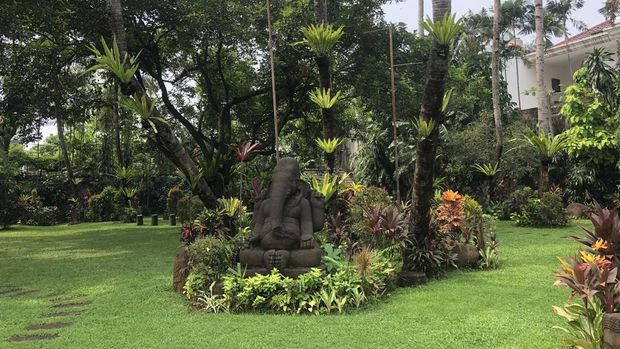 Patung Ganesha Museum di Tengah Kebun.