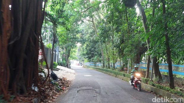 Penampakan kerusakan jalan di Jalan Ciungwanara, Kota Bandung
