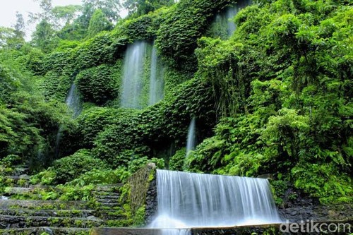 Pesona Air Terjun Benang Kelambu di Desa Aik Berik, Kecamatan Batukliang Utara, Lombok Tengah. (Edi Suryansyah/detiBali)