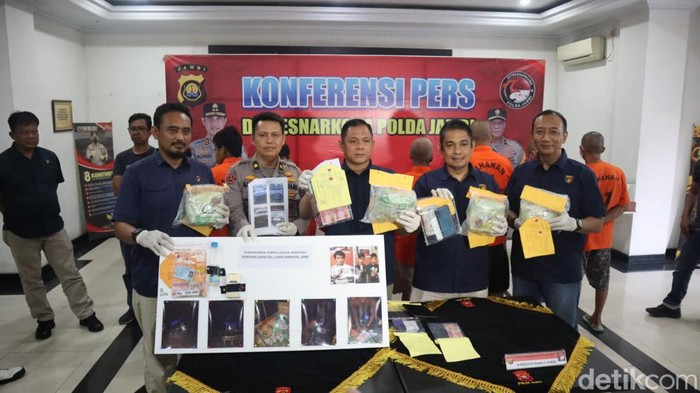 Polisi menangkap ASN Imigrasi Riau, dan 4 orang kasus peredaran 4 kilogram di Jambi