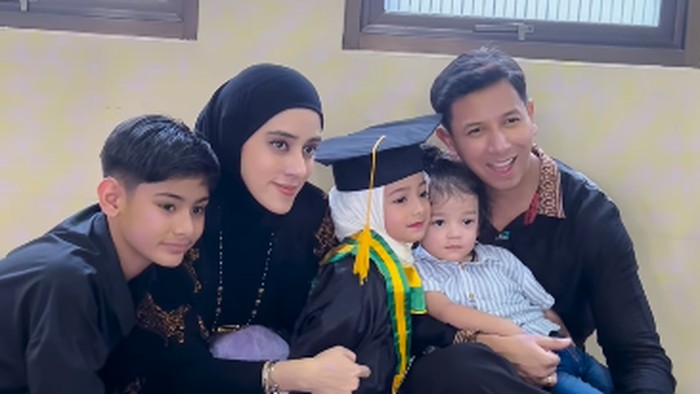 Potret Eijaz Putri Fairuz A Rafiq