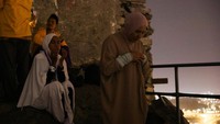 Jabal Nur tak pernah sepi dari calon jemaah haji yang ingin melihat langsung Gua Hira maupun beribadah dari puncaknya. (REUTERS/Saleh Salem)