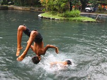 Potret Kolam Mata Air di Tengah Hutan Bambu Kawasan Malang