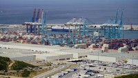 Pemandangan umum Pelabuhan Tanger Med, di Selat Gibraltar, sebelah timur Tangier, Maroko, 6 Juni 2024. Pelabuhan Tanger Med di Maroko diperkirakan akan meningkatkan kapasitas pemrosesan nominalnya sebesar sembilan juta kontainer pada tahun ini, kata Wakil Direktur Pelaksana Pelabuhan.