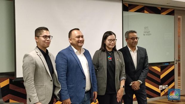 Presiden Direktur Microsoft Indonesia Dharma Simorangkir dalam acara peluncuran Hasil Work Trend Index, Selasa (11/6/2024). (CNBC Indonesia/Novina Putri Bestari)