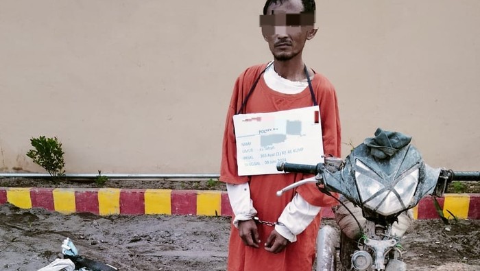 Pria berinisial AR (36) ditangkap karena mencuri sawit seberat 170 kg