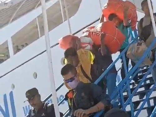 Proses pemulangan PMI ilegal asal NTT dari Malaysia.