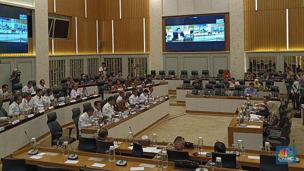 Raker Komisi IV bersama Menteri Kelautan dan Perikanan (MenKP) di Kompleks Parlemen, Jakarta, Selasa (11/6/2024). (վ/Martyasari Rizky)