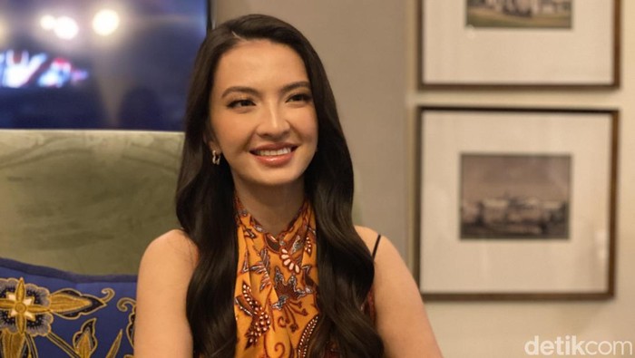 Raline Shah di Iwan Tirta Home Jakarta pada Selasa (11/6/2024) sepulang dari Cannes Film Festival 2024