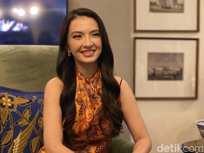 Raline Shah di Iwan Tirta Raline Shah di Iwan Tirta Home Jakarta pada Selasa (11/6/2024) sepulang dari Cannes Film Festival 2024