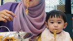 Momen Ria Ricis Saat Masak Jumbo hingga Makan Bareng Farida Nurhan