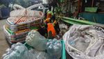 Sampan dari Sampah Botol Plastik ala Petugas UPS Badan Air