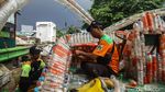 Sampan dari Sampah Botol Plastik ala Petugas UPS Badan Air