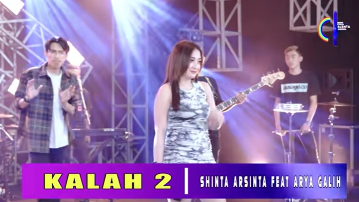 Shinta Arsinta dan Arya Galih menyanyikan lagu Kalah 2.