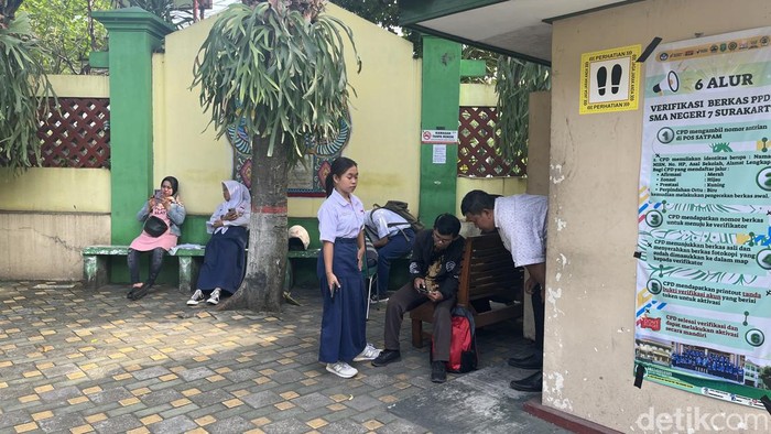 Suasana pertama PPDB di Solo, Selasa (11/6/2024)