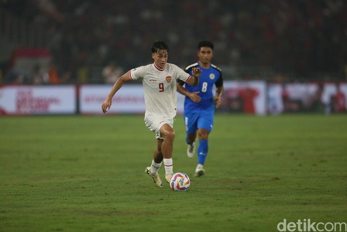 Indonesia sedang memimpin 1-0 dari Filipina pada babak I laga Kualifikasi Piala Dunia 2026. Sepakan terukur Thom Haye menjadi pembeda.