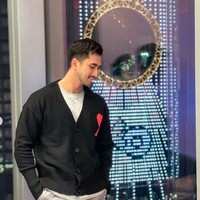 Penampilan Verrell selama di Macau tak kalah mencuri atensi. Tampil dengan brewok tebal, tak sedikit yang salfok dan mengomentari penampilan barunya itu. Foto: Instagram/@bramastavrl