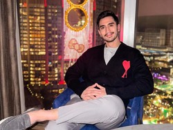 7 Foto Verrell Bramasta Liburan ke Macau, Tampil Dengan Brewok Curi Atensi