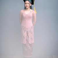 Lahir pada 19 Oktober 2009, saat ini Samarra berusia 14 tahun. Tampil bertoga, putri semata wayang Lembu dan Masayu itu terlihat cantik mempesona. Foto: Instagram/@lembuwiworojati