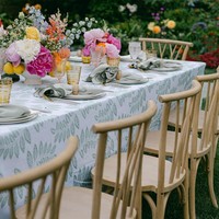 Pesta untuk menyambut kelahiran Eloise ini berkonsep garden party dengan dekorasi penuh bunga dan warna-warna pastel. Temanya sendiri terinspirasi gaya Prancis. Foto: Instagram/@jillianrosephoto @ladylibertyevents