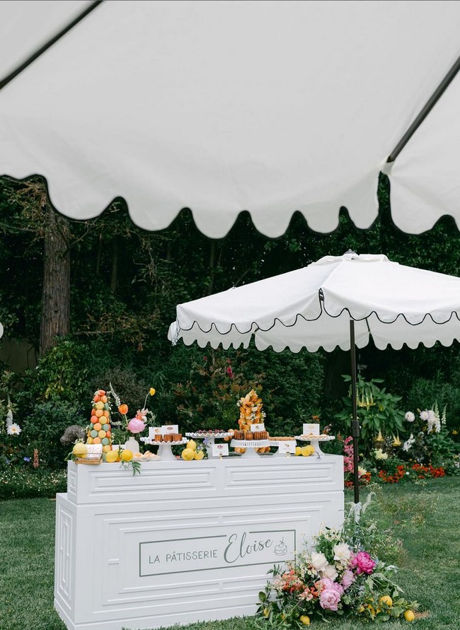 Sofia Richie, yang merupakan anak dari penyanyi Lionel Richie, belum mau mengungkap wajah putrinya ke publik di momen pesta tersebut. Foto: Instagram/@jillianrosephoto @ladylibertyevents