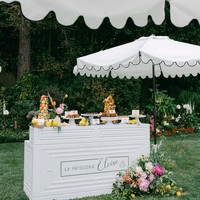 Sofia Richie, yang merupakan anak dari penyanyi Lionel Richie, belum mau mengungkap wajah putrinya ke publik di momen pesta tersebut. Foto: Instagram/@jillianrosephoto @ladylibertyevents