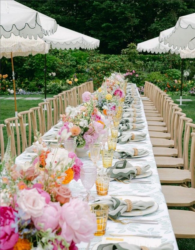Di usia yang baru menginjak tiga minggu, bayi Eloise dibuatkan pesta mewah dan meriah di halaman belakang rumahnya, pada Minggu (9/6/2024). Foto: Instagram/@jillianrosephoto @ladylibertyevents