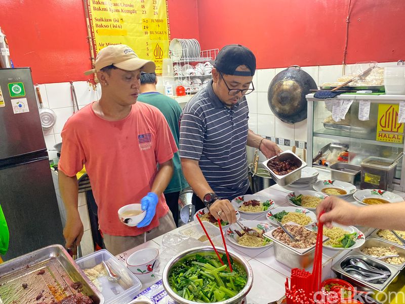 Bakmi Piring, bakmi ayam viral di Blok M