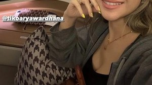 BCL dan Tiko Aryawardhana memilih pesawat business class untuk transportasi liburan ke Italia. Foto: Instagram/@itsmebcl