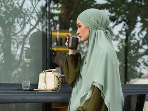 Desainer Vivi Zubedi Rilis Brand Syari Mayyech, Koleksi Dress Hingga Niqab