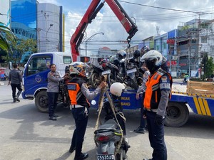 Lagi-lagi! Dishub Palembang Tertibkan Kendaraan yang Parkir Liar