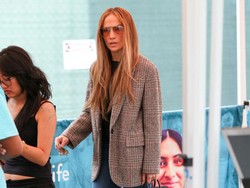 JLo Rayakan Ulang Tahun Tanpa Ben Affleck, Rumor Cerai Makin Kuat