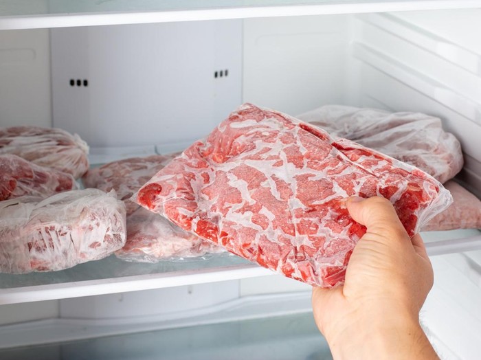 Ilustrasi daging di kulkas