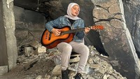 Terlepas dari kecintaannya pada musik, Nasser masih berharap dapat melanjutkan gelar kedokterannya.
