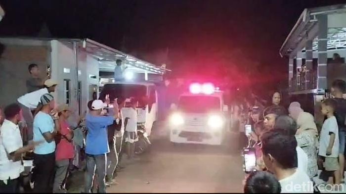 Jenazah Rusli, korban penembakan KKB tiba di rumah duka di Jeneponto, Sulsel.