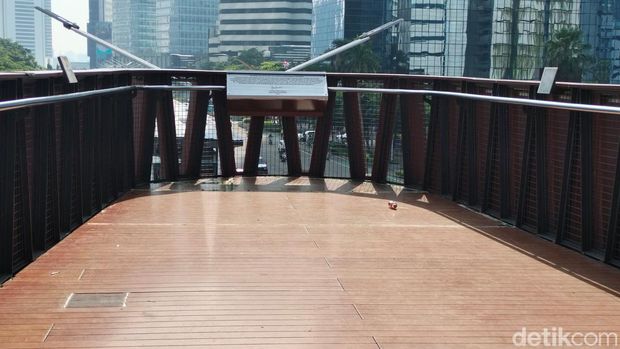 JPO Pinisi Sudirman. (Astrid Meishella/detikcom)