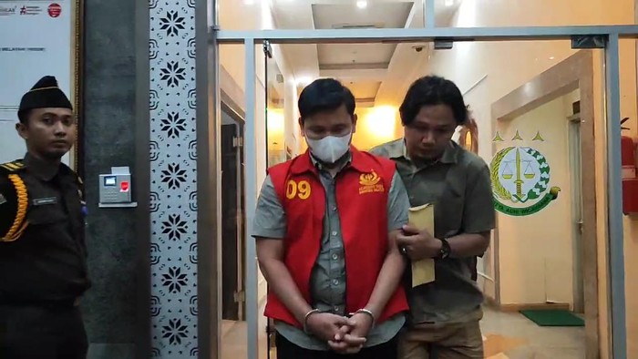 Kabid Pembangunan Ekonomi dan Desa pada Dinas Pemberdaayan Masyarakat Desa Muba jadi tersangka dugaan korupsi jaringan komunikasi.