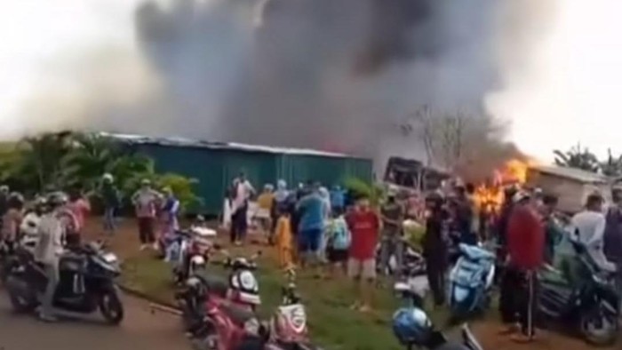 Kebakaran bangsal di areal perumahan elite di Maros.