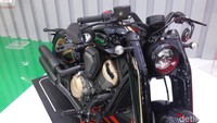 Secara tampilan Keeway Napoleonbob 500 tampil gagah layaknya motor bobber besutan Amerika Serikat (AS) dan Eropa. Kuda besi tersebut punya konfigurasi single-seater dengan dudukan yang menggantung. Sementara boks mesinnya yang pejal dibiarkan terekspos secara gamblang. Foto: Septian Farhan Nurhuda/detik.com