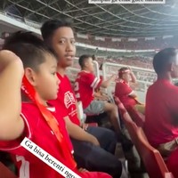 Anak ketiga Nia Ramadhani, Magika memang menyukai sepak bola. Magika bahkan ngefans dengan salah satu pemain Timnas Indonesia, Pratama Arhan. Foto: Instagram/@ramadhaniabakrie/@ardibakrie