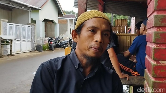 Kepala Dusun Pabaeng-baeng, Desa Kareloe, Kecamatan Bontoramba, Jeneponto, Sulsel, Hendrik.