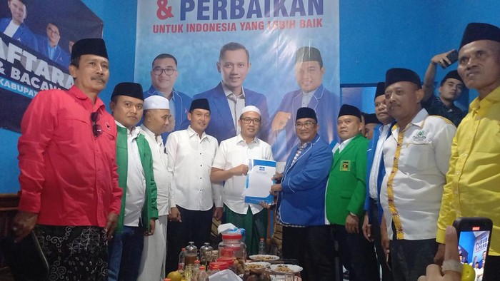 KH Muhammad Bin Muafi (Gus Mamak) dan H Abdullah Hidayat (Mas Ab) mendaftar Pilbup Sampang 2024
