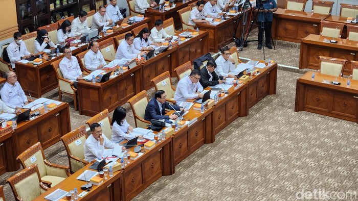 Komisi III DPR RI menggelar rapat dengar pendapat dengan Menkumham Yasonna Laoly,  (Adrial/detikcom).