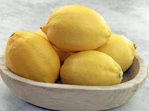 5 Makanan Alami yang Bikin Tubuh dan Napas Harum Tanpa Parfum