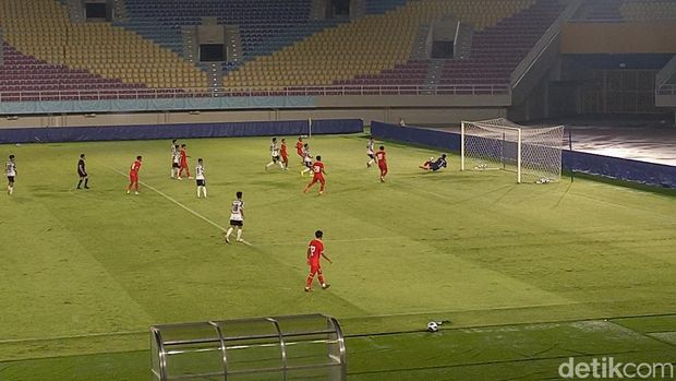 Laga uji coba Timnas Indonesia U-16 vs SKO Ragunan di Stadion Manahan, Solo, Rabu (12/6/2024).
