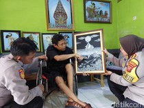 Asa Kusdono Rastika Lestarikan Lukisan Kaca Bergaya Klasik Cirebon